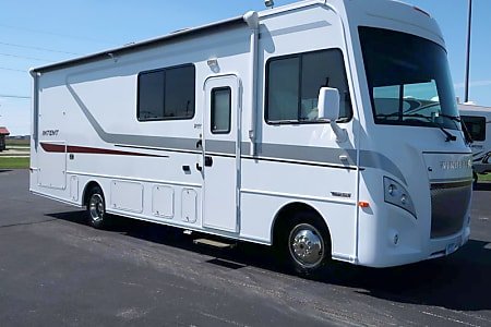 2020 Winnebago INTENT 29L photo 2