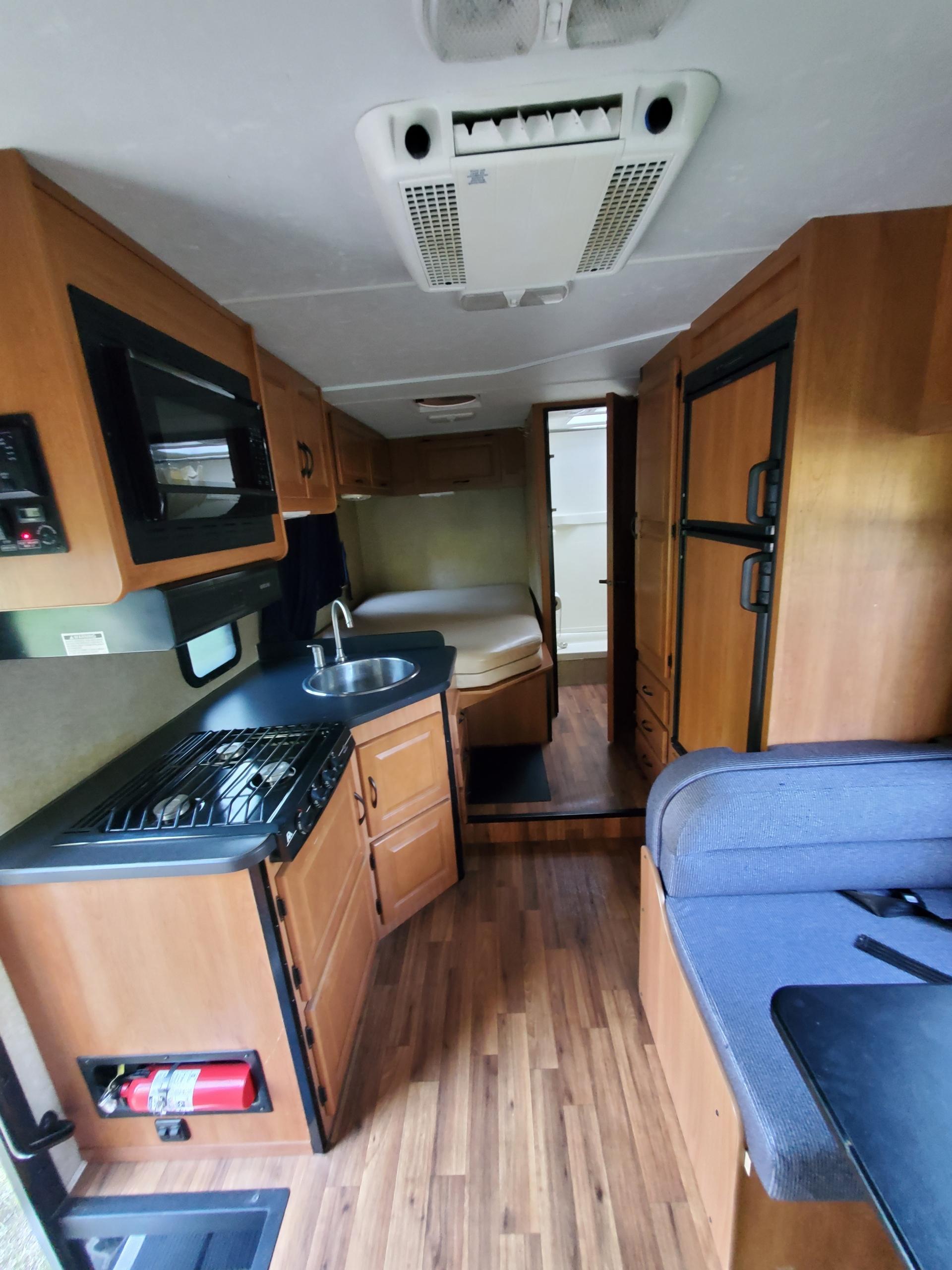 2016-1-Ford-Majestic-23a photo 4