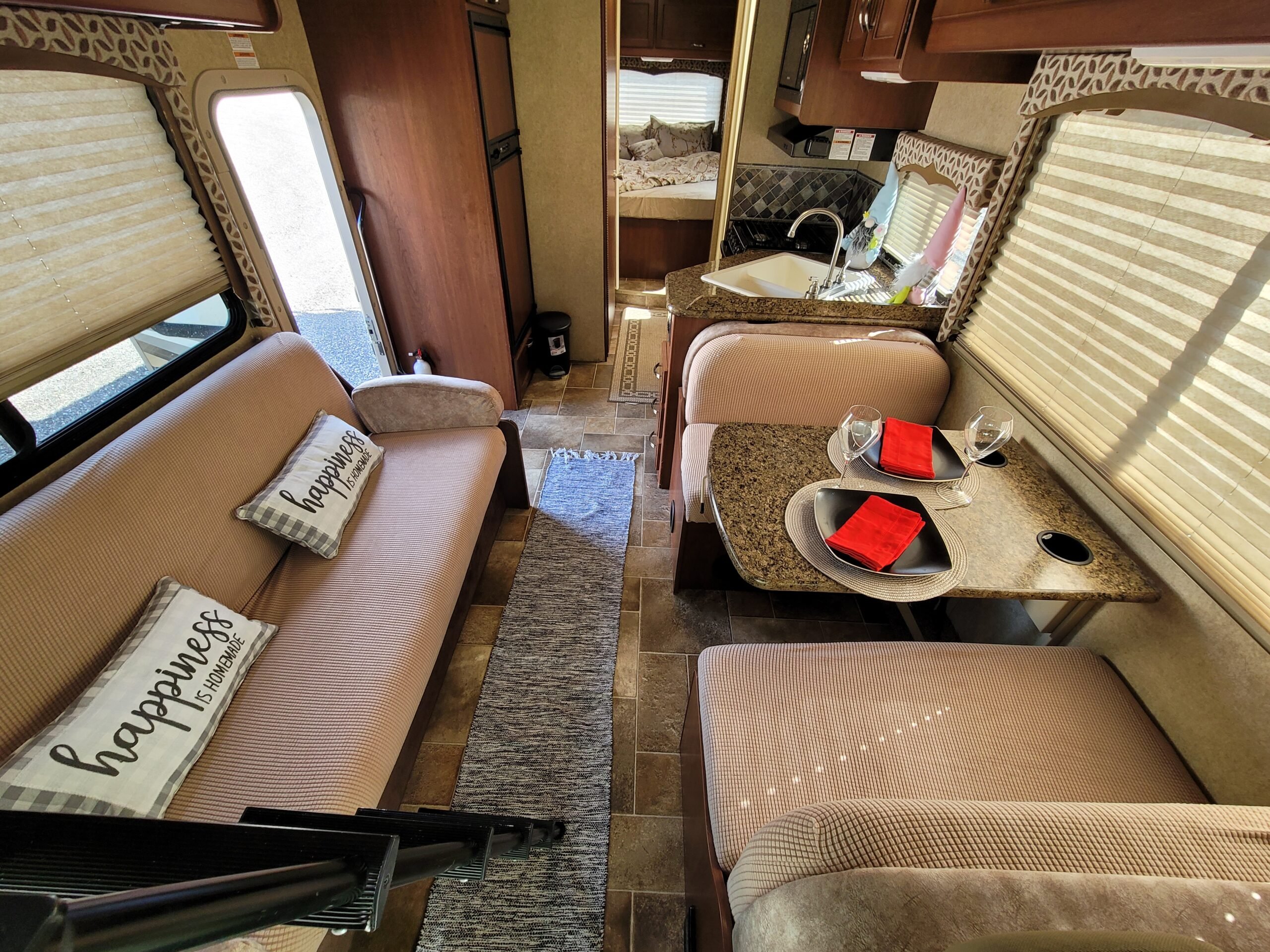 2018 Thor Motor Coach Four Winds photo 2