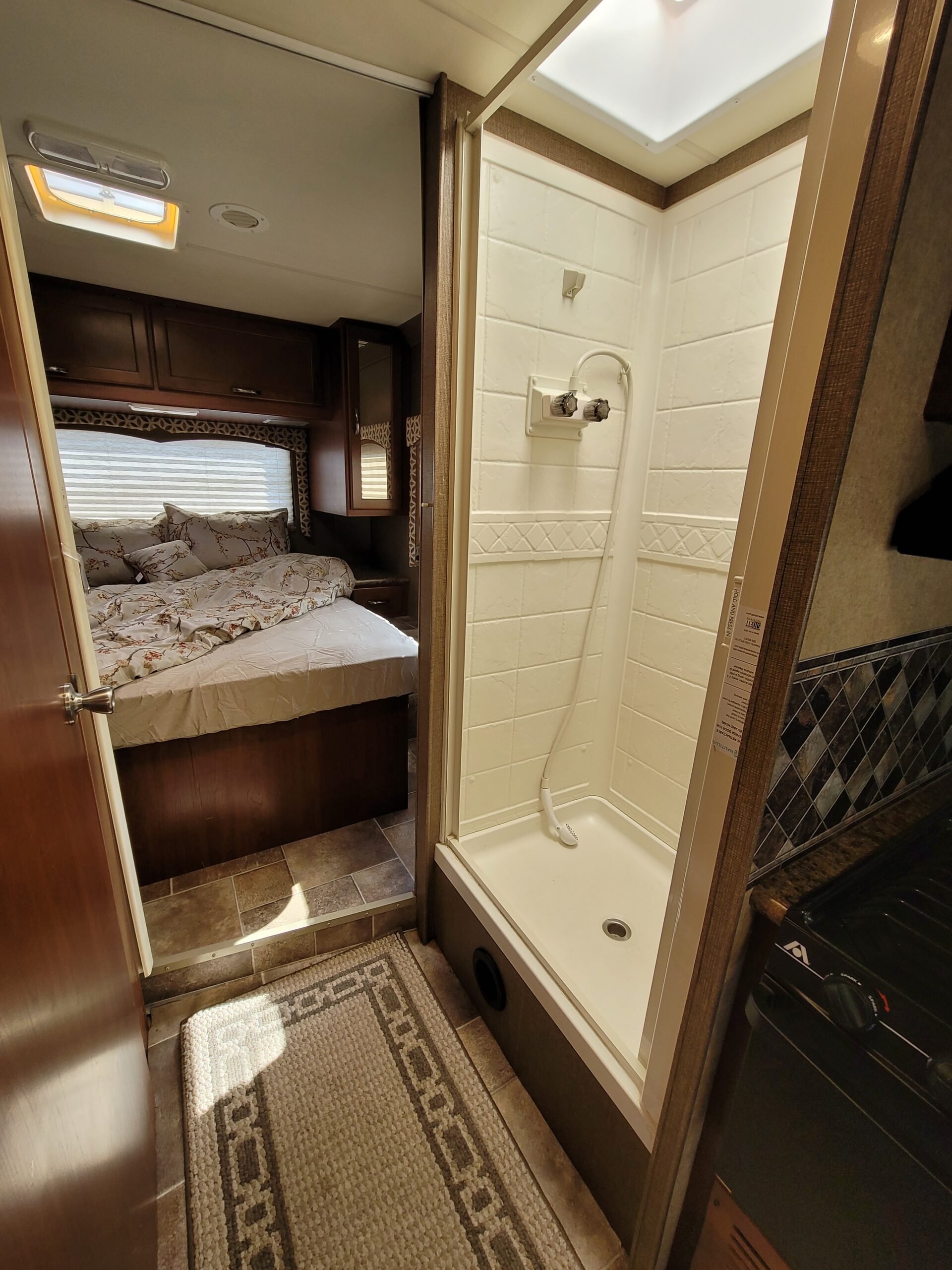 2018 Thor Motor Coach Four Winds photo 3