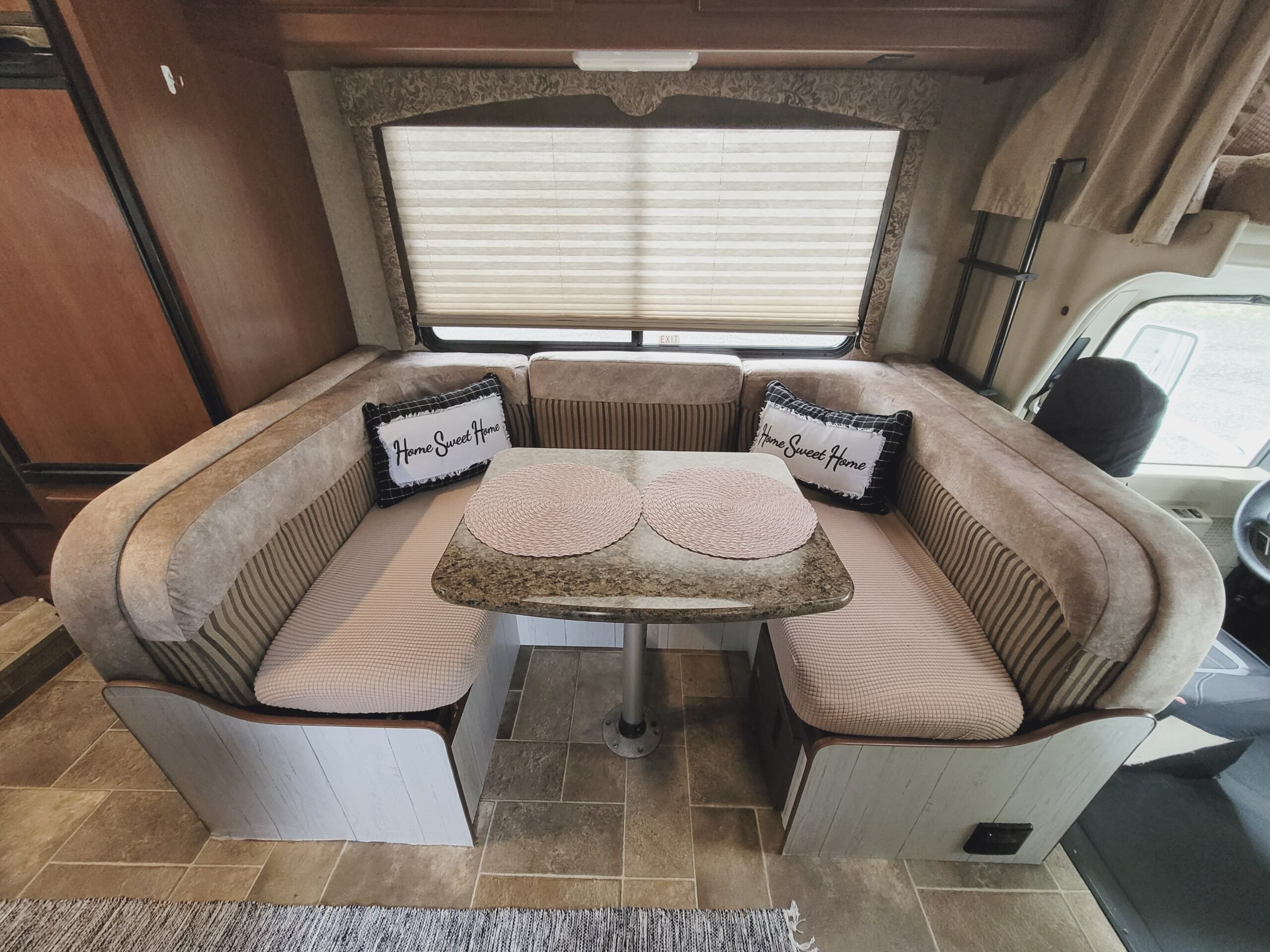 2018 Thor Motor Coach Freedom Elite photo 4