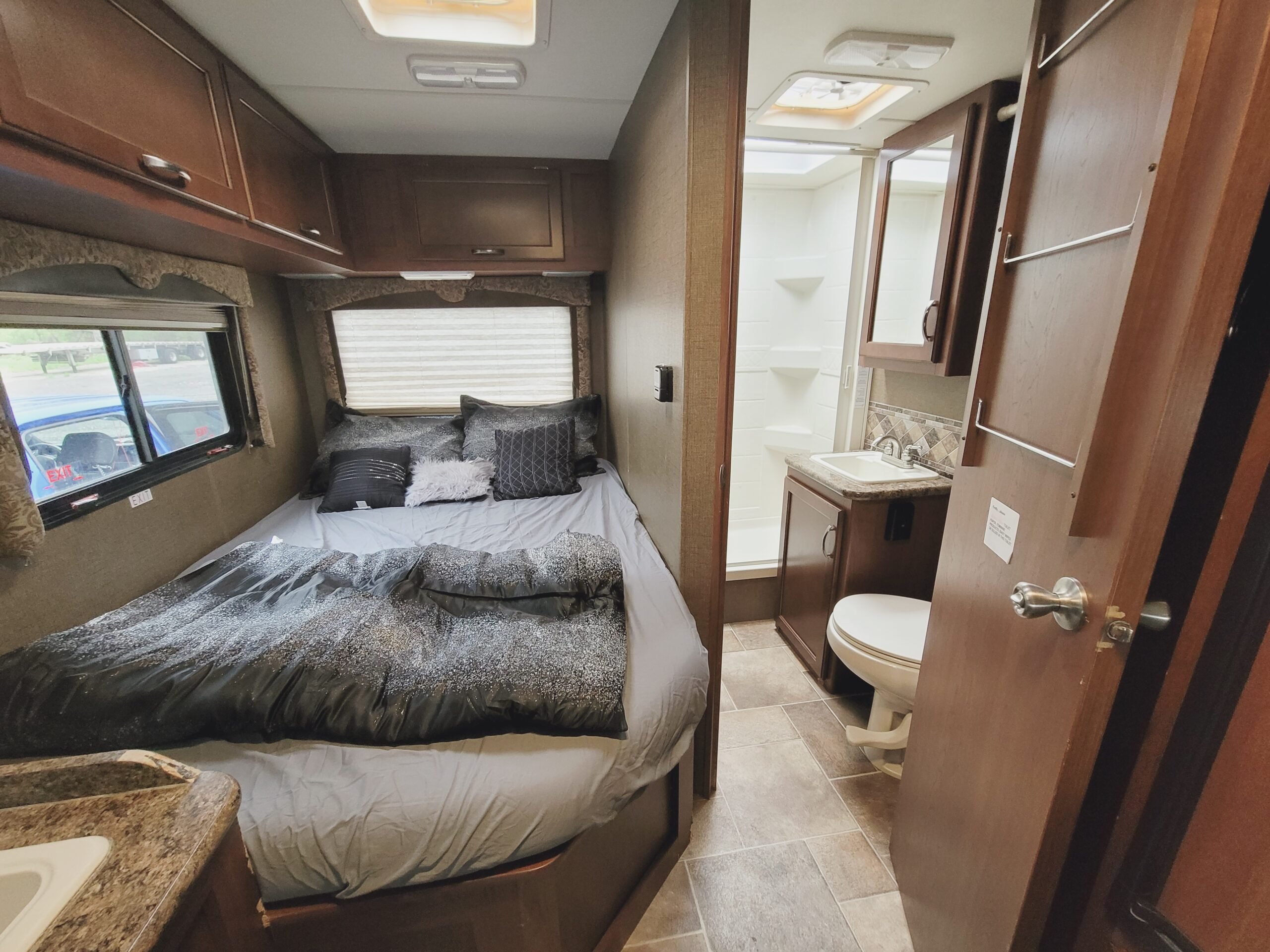 2018 Thor Motor Coach Freedom Elite photo 5