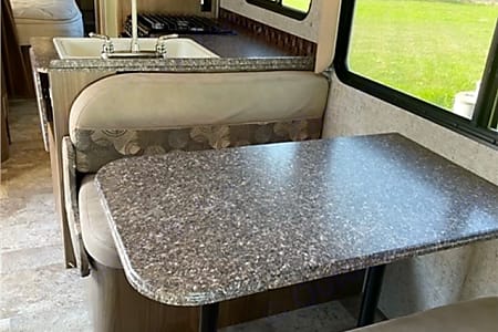 2019 Chevrolet Coach Freelander 27QB photo 2