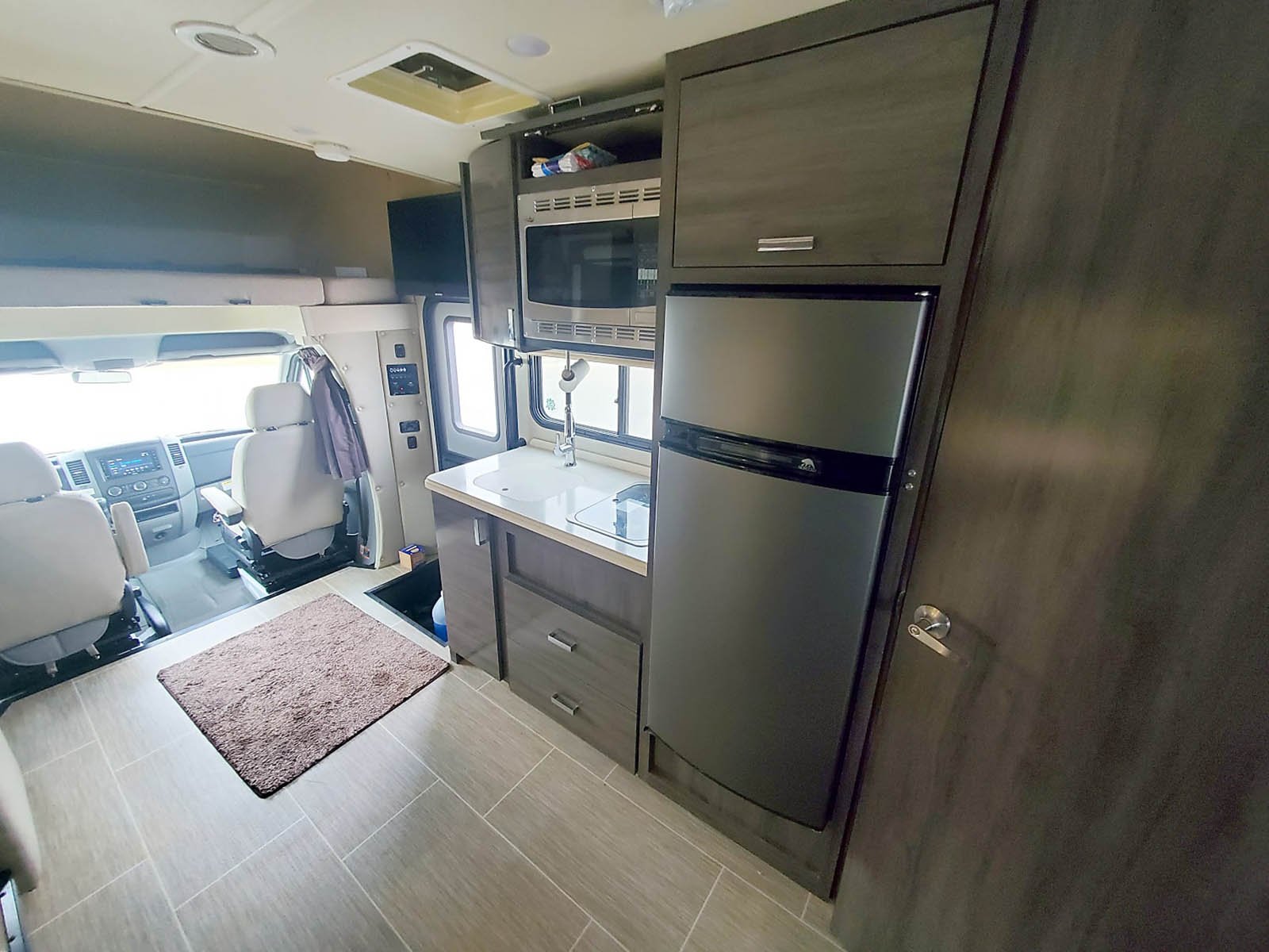 2019 Fleetwood Pulse Mercedes 2400B photo 5