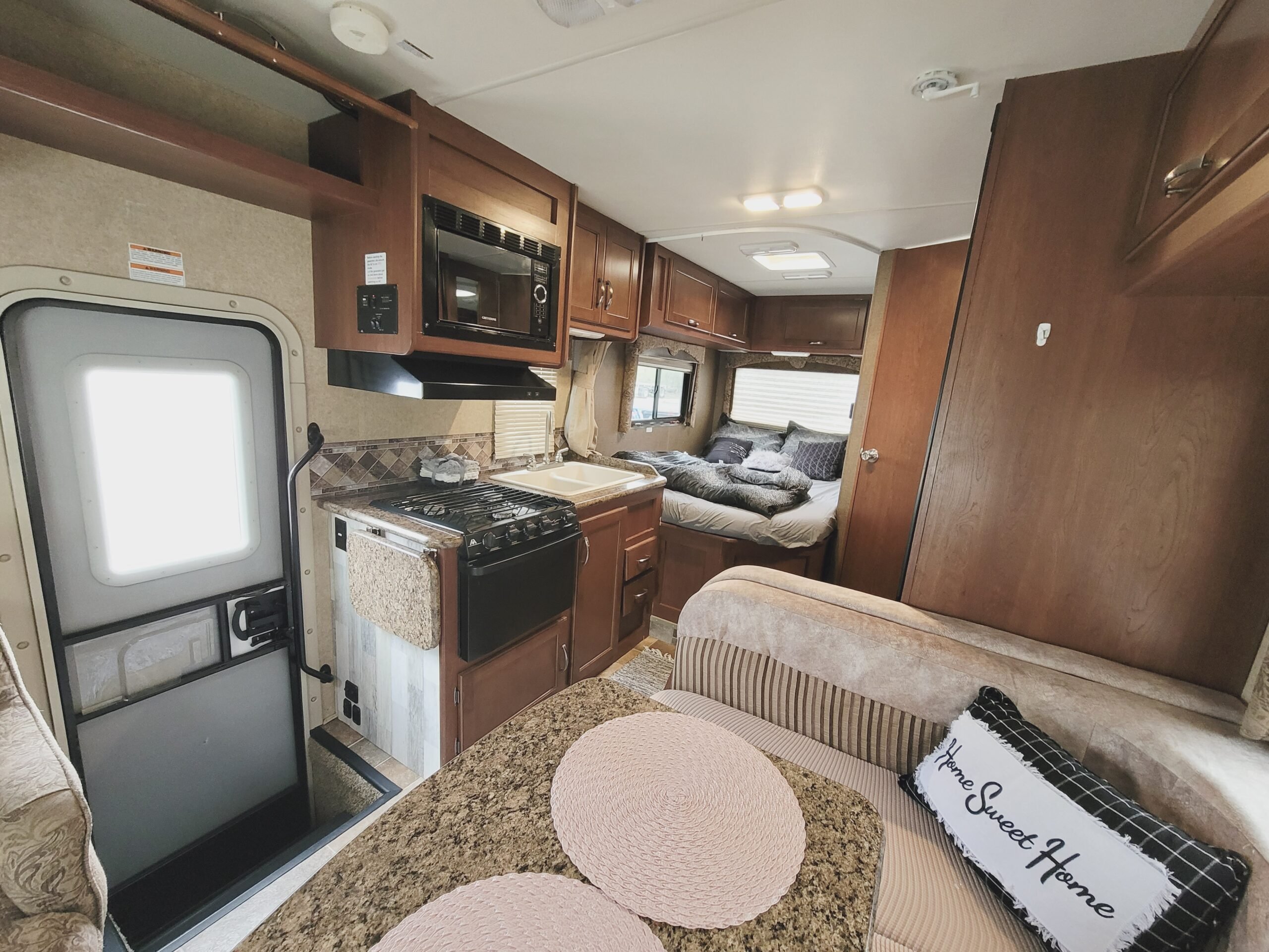2021 Thor Motor Coach Freedom Elite photo 2