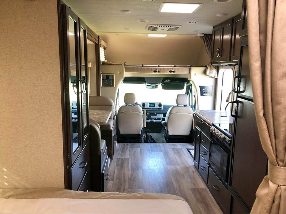 2021 Thor Motor Coach Freedom Elite photo 4
